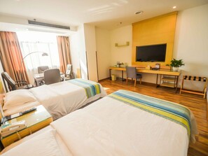 Cortinas blackout, tabla de planchar con plancha y wifi gratis 