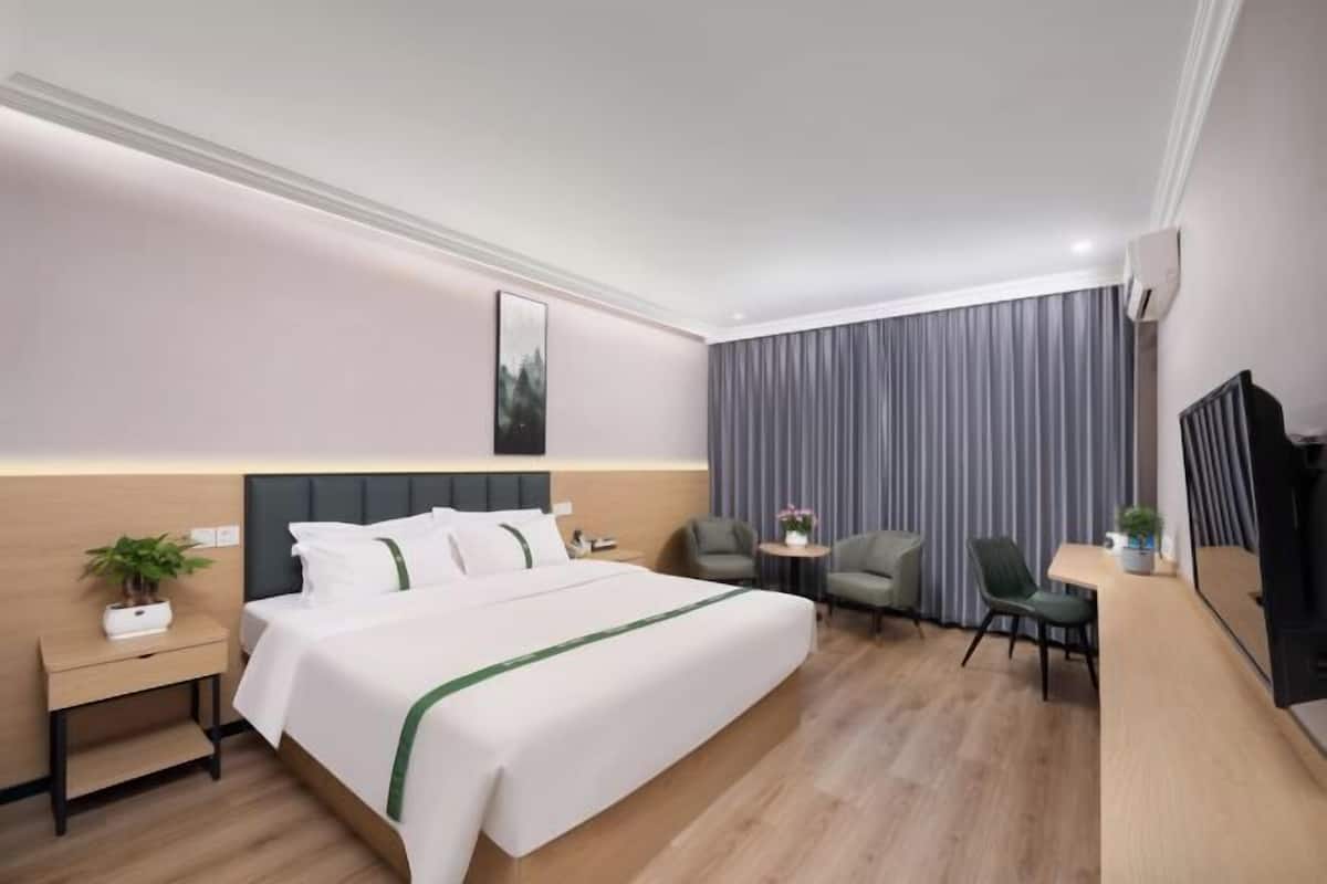 Blackout curtains, iron/ironing board, free WiFi