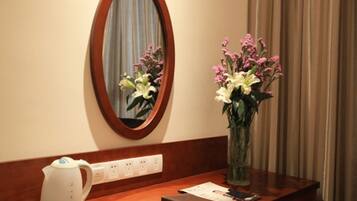 ستائر تعتيم ومكواة/لوح كي وواي فاي مجانًا وملاءات أسرّة