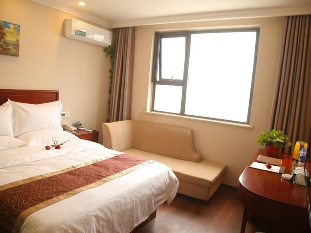 In-room safe, blackout drapes, iron/ironing board, free WiFi