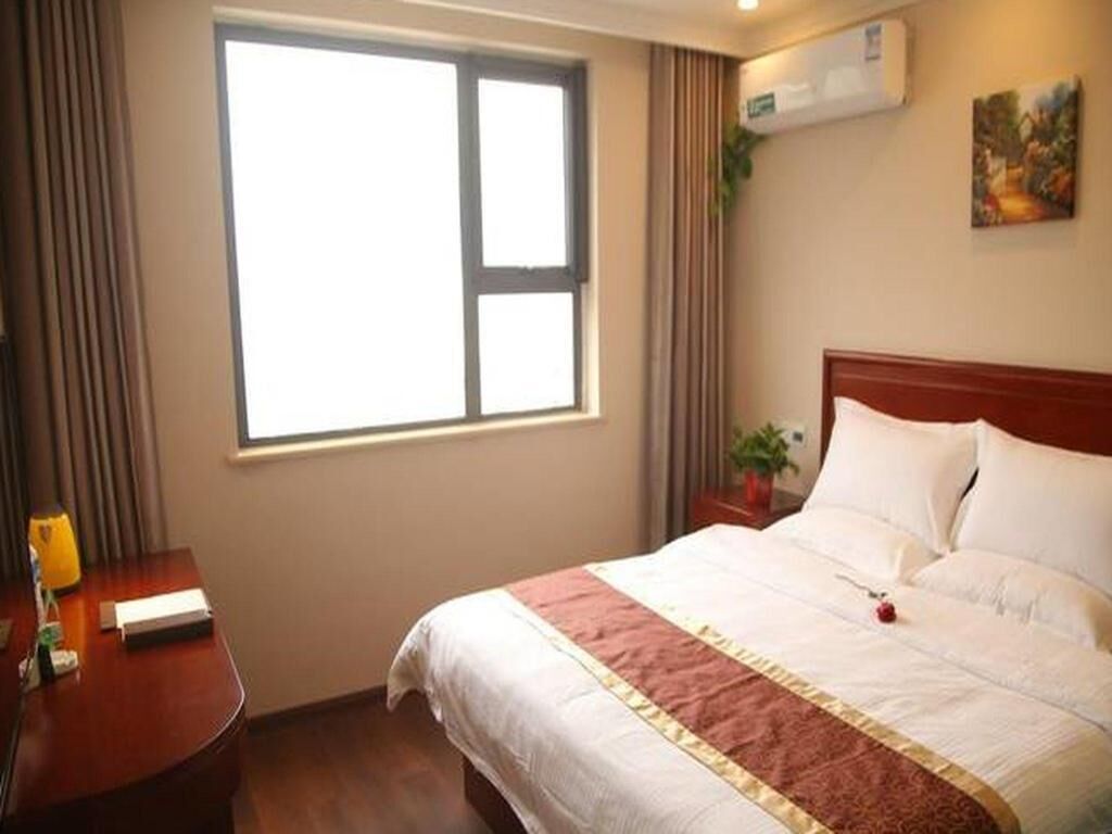 In-room safe, blackout drapes, iron/ironing board, free WiFi