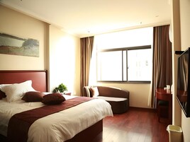 Cortinas blackout, tabla de planchar con plancha y wifi gratis 