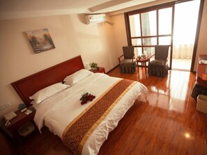 Habitación doble | Cortinas opacas, tabla de planchar con plancha, wifi gratis