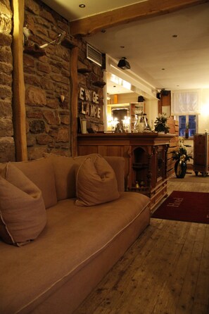 Lobby lounge - Zur Ewigen Lampe at Hemingway Trail (Nideggen)