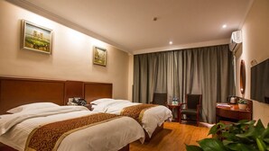 Blackout drapes, iron/ironing board (on request), WiFi (free) - GreenTree Inn ChiZhou QingYang County Jiuhua Mountain Rongxing Building Hotel (Chizhou)