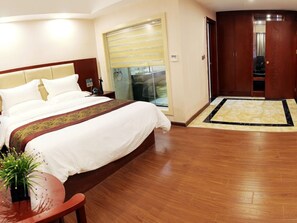 Cortinas blackout, tabla de planchar con plancha y wifi gratis