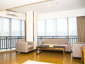 Cortinas blackout, tabla de planchar con plancha y wifi gratis