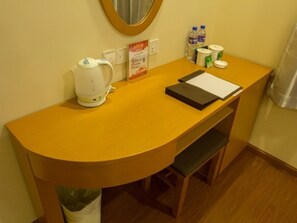 Caja de seguridad en la habitación y cortinas blackout