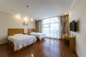 In-room safe, blackout drapes, iron/ironing board, free WiFi - GreenTree Inn TangShan Nanhu Lake Exhibition Center Express Hotel (Tangshan)