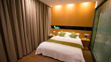 Cortinas blackout, tabla de planchar con plancha y wifi gratis