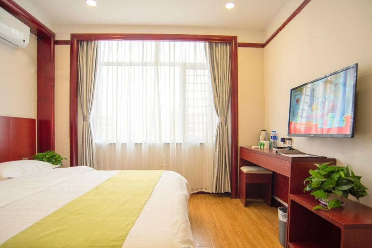 In-room safe, blackout curtains, iron/ironing board (on request)