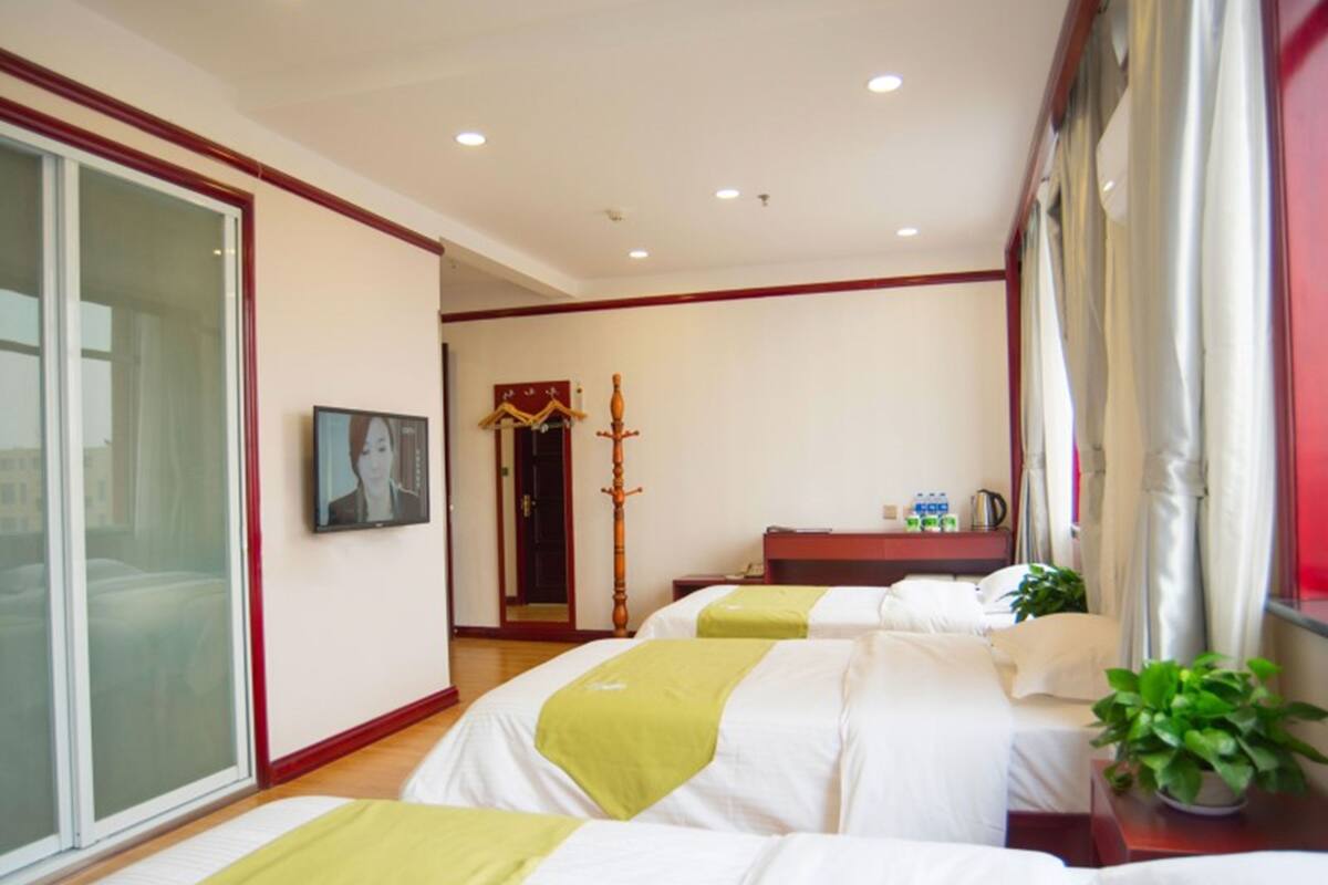 Triple Room | In-room safe, blackout curtains, iron/ironing board (on request)