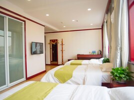Triple Room | In-room safe, blackout drapes, iron/ironing board, free WiFi