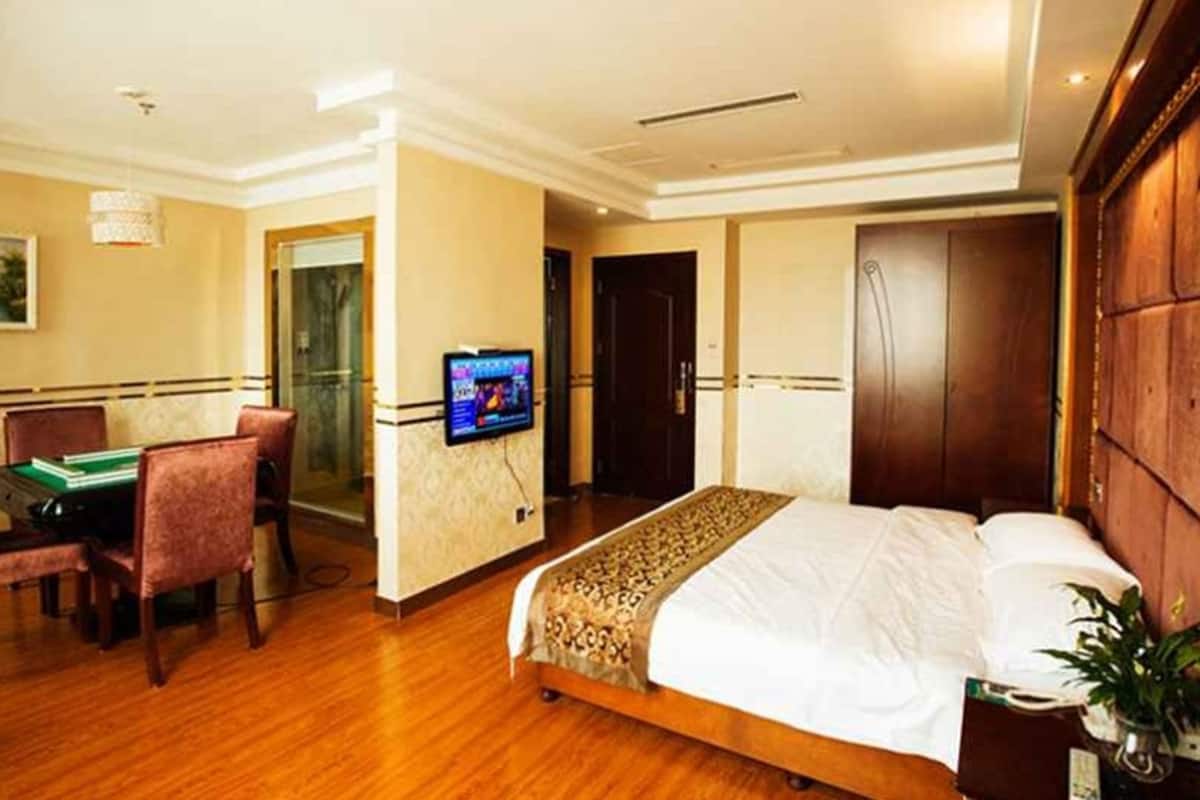 Cortinas opacas, tabla de planchar con plancha, wifi gratis