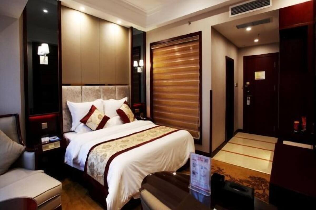 In-room safe, blackout drapes, iron/ironing board, free WiFi