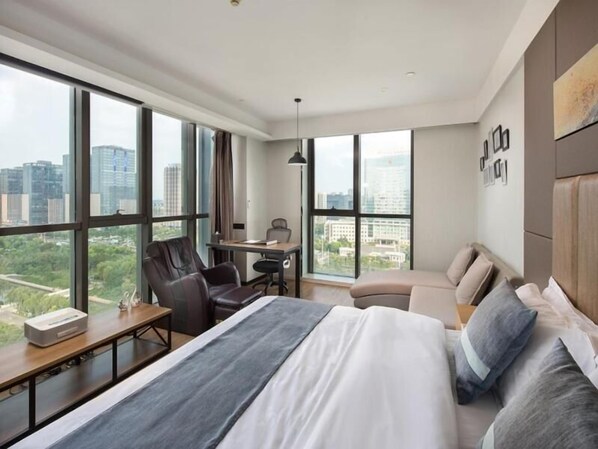 Cortinas blackout, tabla de planchar con plancha y wifi gratis 
