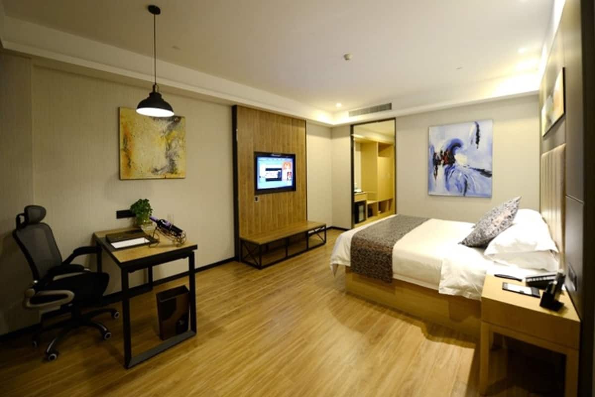 Blackout curtains, iron/ironing board, free WiFi
