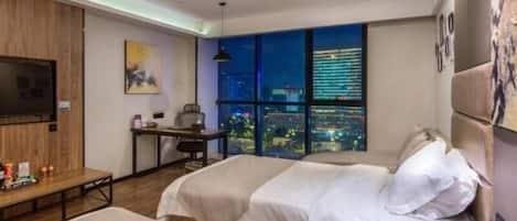 Rideaux dâobscurcissement, fer et planche Ă repasser