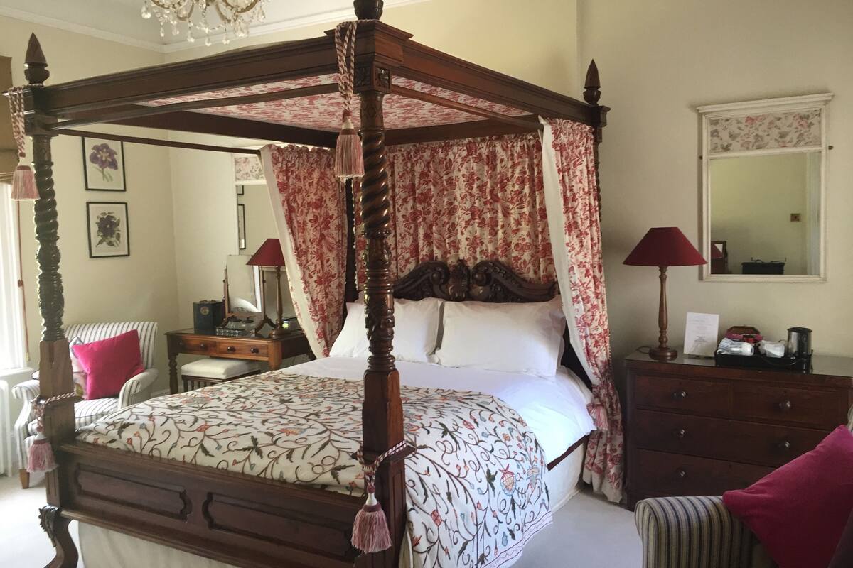 Premium bedding, blackout drapes, iron/ironing board, free WiFi