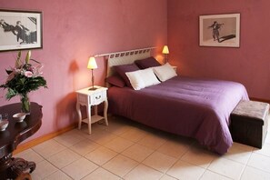 Double Room (Prune) | Individually decorated, individually furnished, desk, laptop workspace - Château La Sabine (Saint-Laurent-de-la-Cabrerisse)