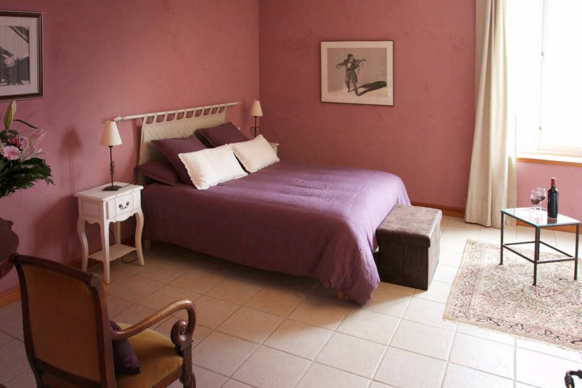 Double Room (Prune) | Desk, laptop workspace, soundproofing, iron/ironing board (on request)