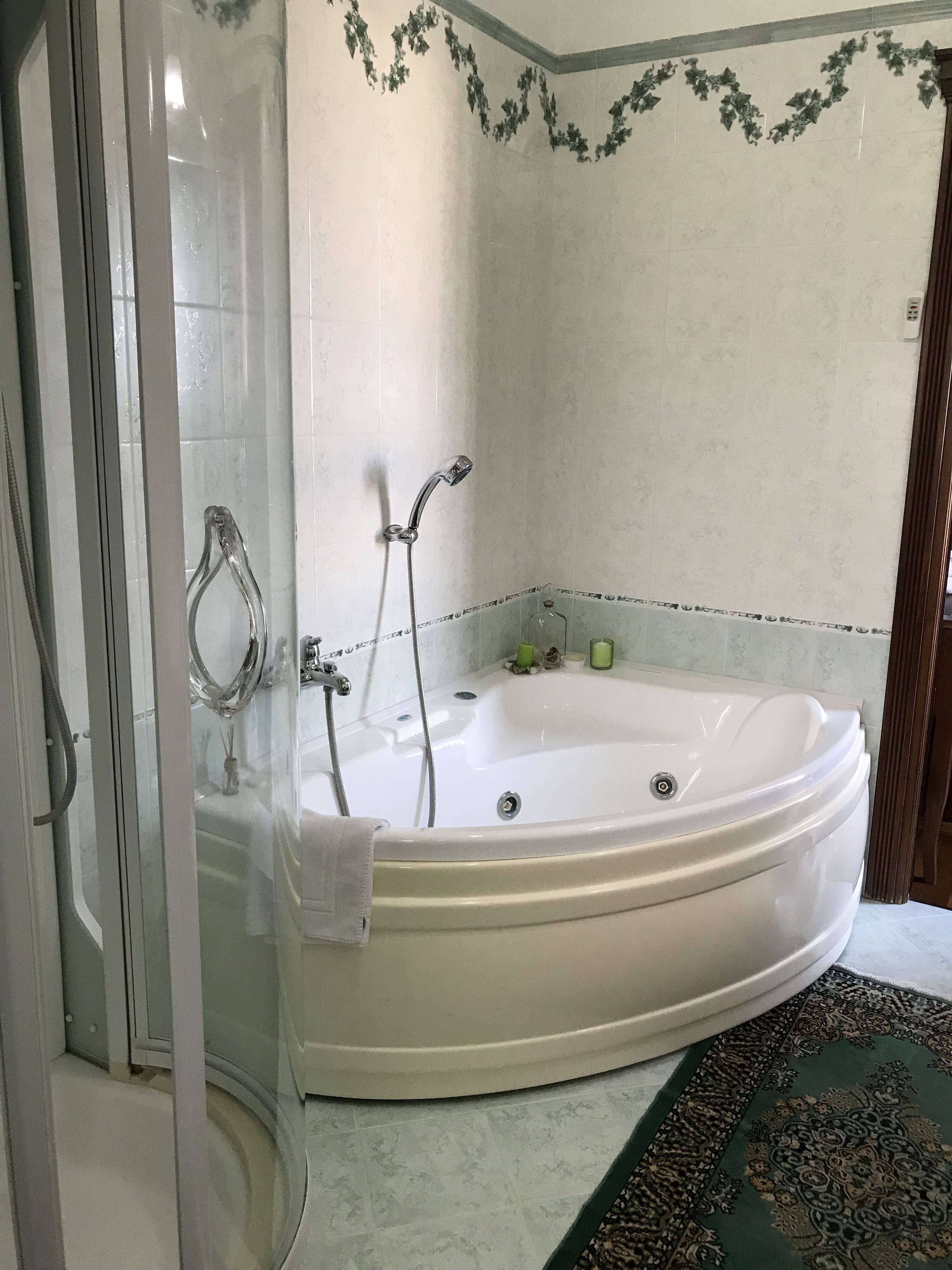 Ropa de cama de alta calidad y minibar 