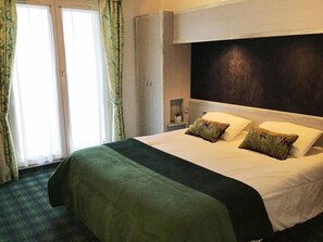 房內夾萬、書桌、遮光窗簾/窗簾、隔音