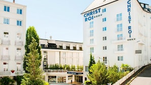 Front of property - Hotel Christ Roi (Lourdes)