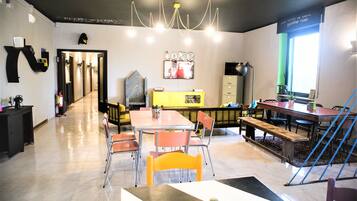 TĂ€gliches inbegriffenes einheimisches FrĂŒhstĂŒck