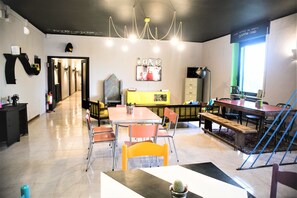 Free daily local cuisine breakfast - Lako Hostel (Capodimonte)