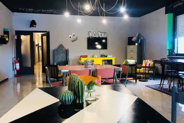 Café da manhã com pratos da culinária local grátis todos os dias