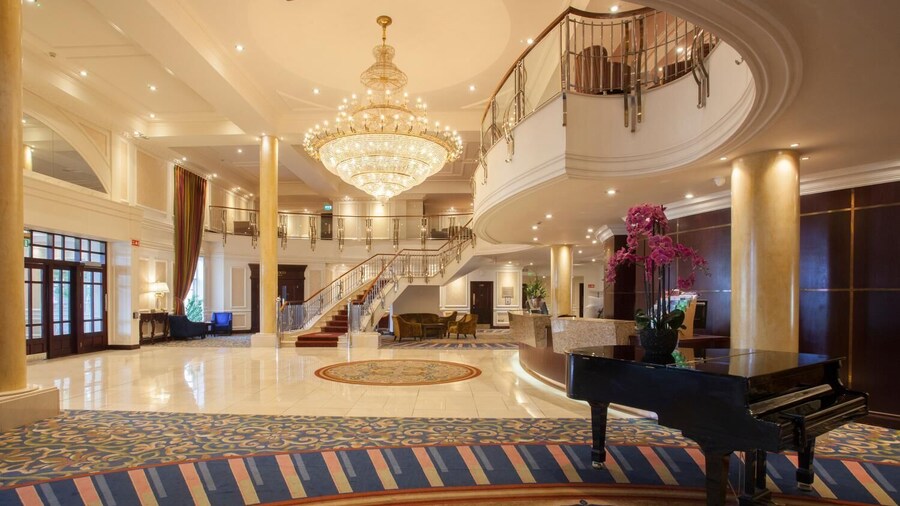 Knightsbrook Courtyard Houses