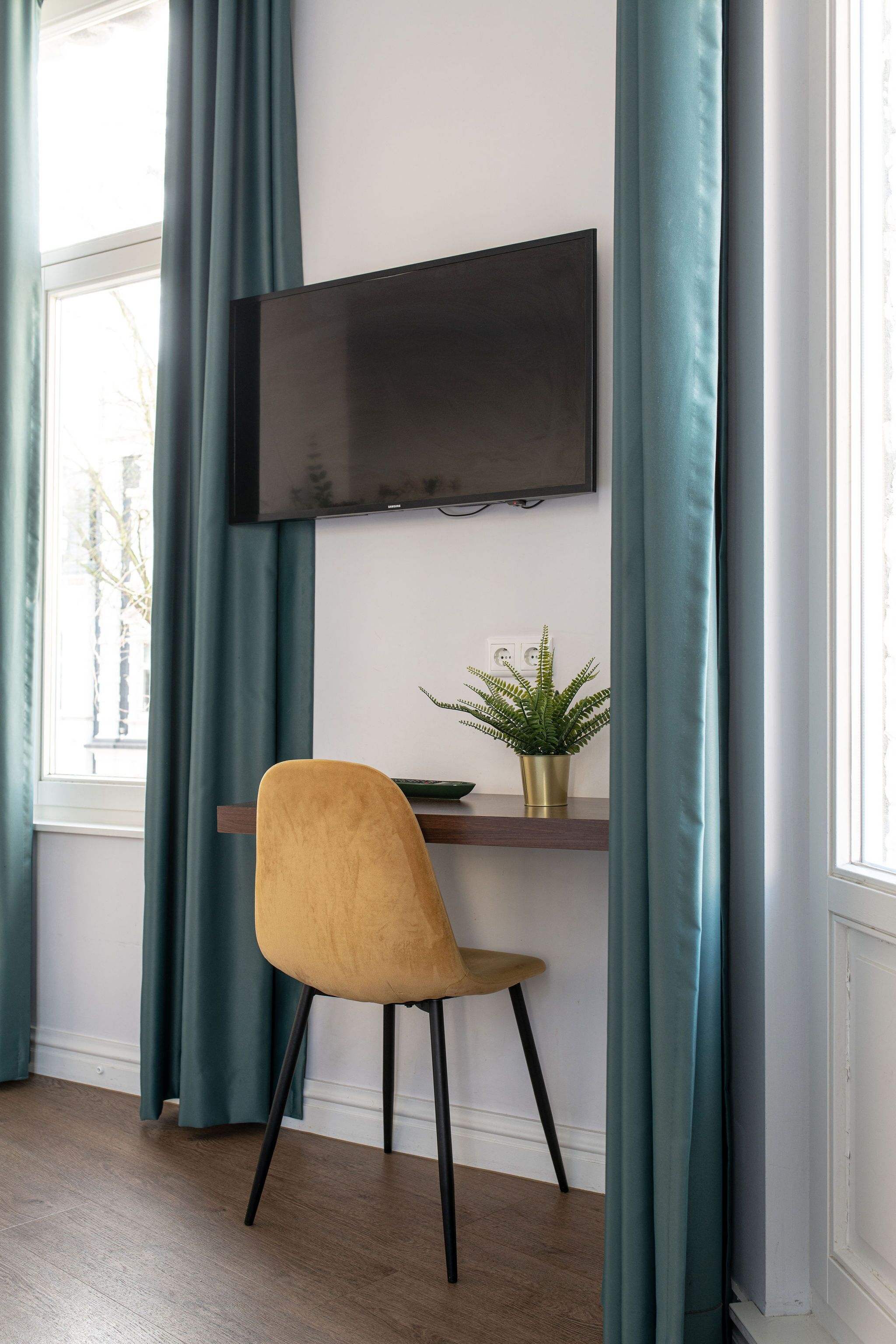 1 bedroom, in-room safe, blackout curtains, soundproofing