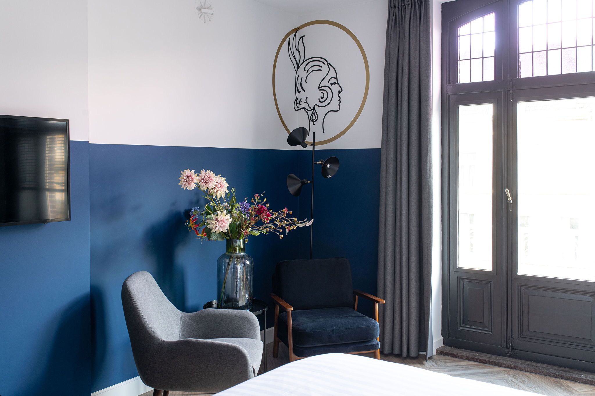 superior double room | living area | 32-inch flat-screen tv with cable channels, tv