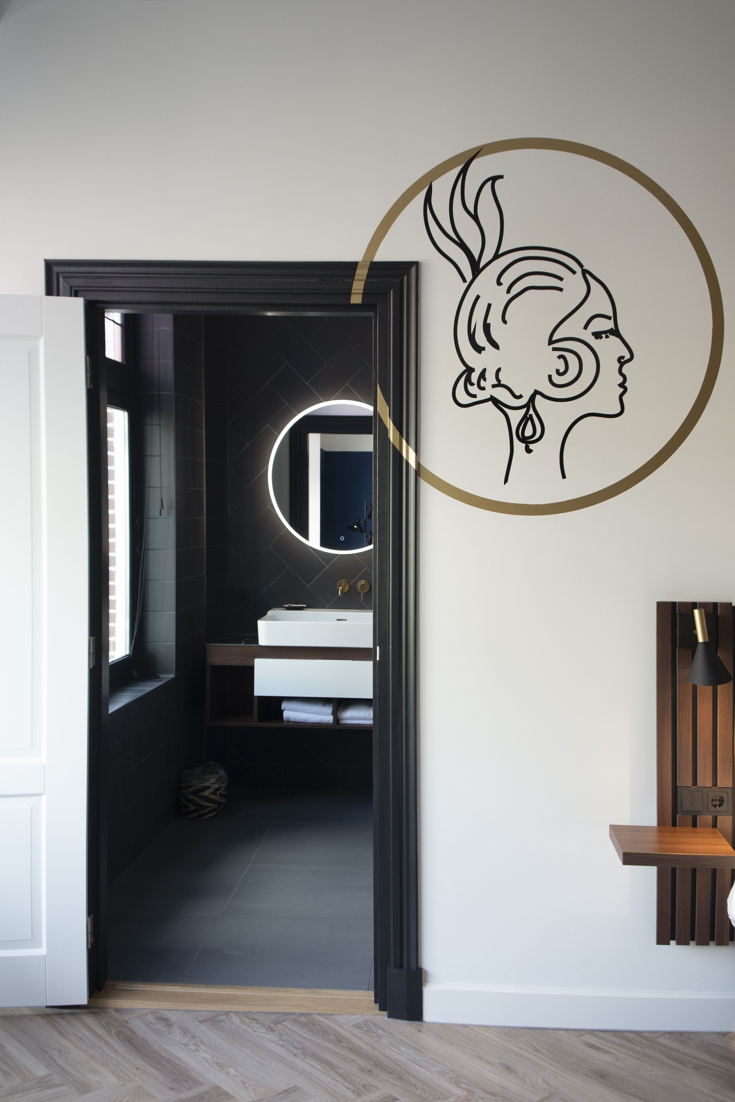 Superior tweepersoonskamer | Een kluis op de kamer, verduisterende gordijnen, geluiddichte muren