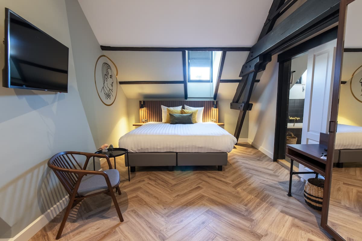 superior double room | 1 bedroom, in-room safe, blackout curtains, soundproofing