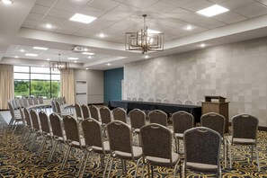 Ballroom - Little Crow Hotel & Conference, Trademark by Wyndham (New London)
