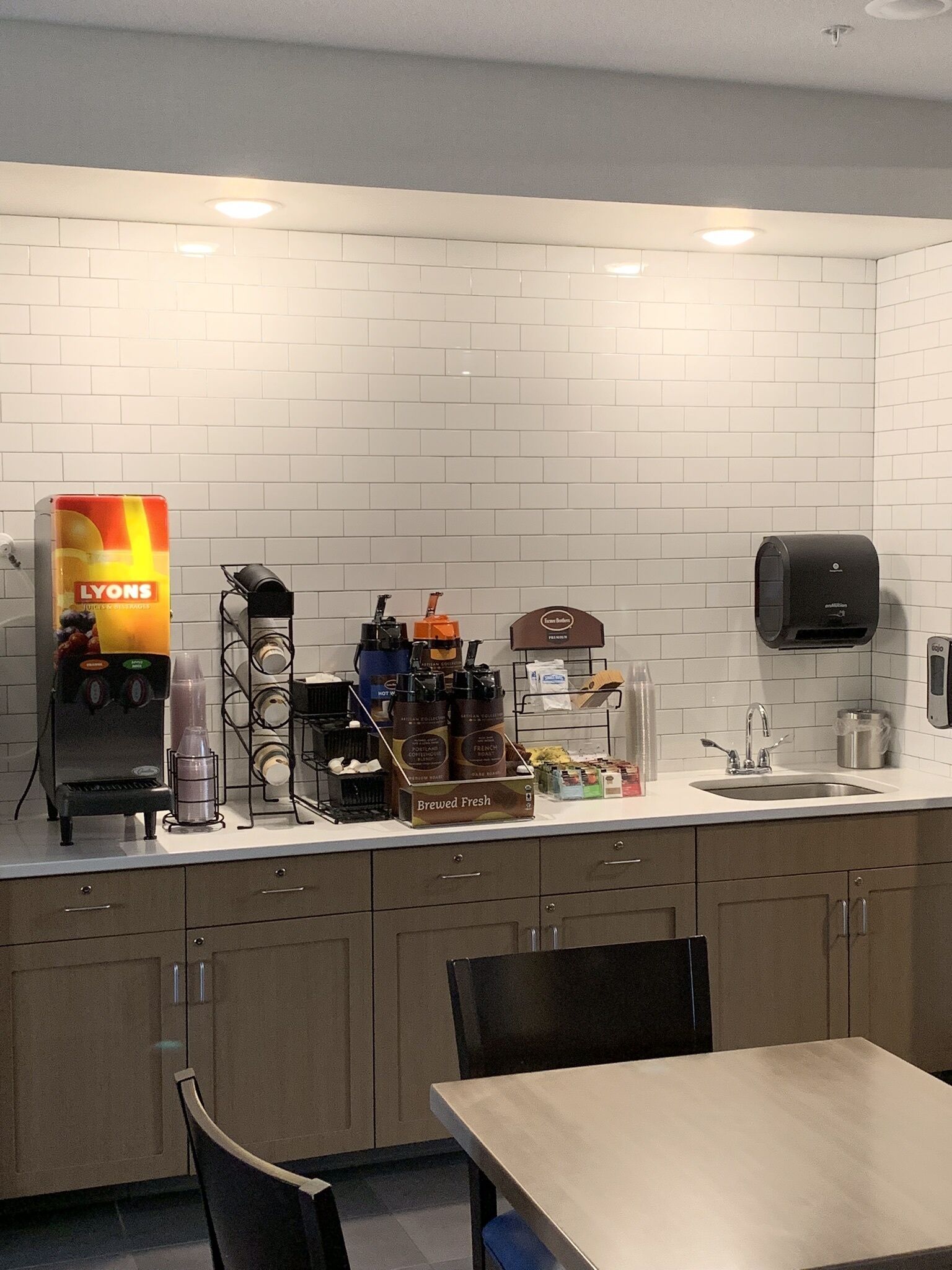 free daily continental breakfast