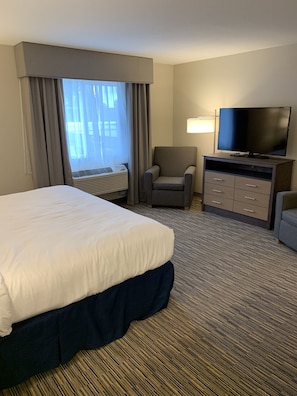Room, 1 Katil Raja (King), Accessible (Accessible Extended Stay) | Meja, ruang kerja komputer riba, langsir/tirai gelap terus