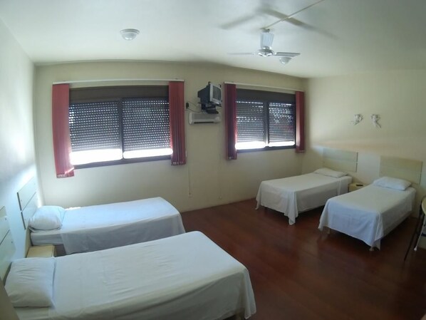 Kamar Keluarga | Meja kerja dan Wi-Fi gratis