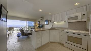Comfort Room, 1 Bedroom, Kitchen, Ocean View (24262602) | Private kitchen