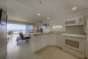 Comfort Room, 1 Bedroom, Kitchen, Marina View (24261406) | Private kitchen | Full-size fridge, microwave, oven, stovetop