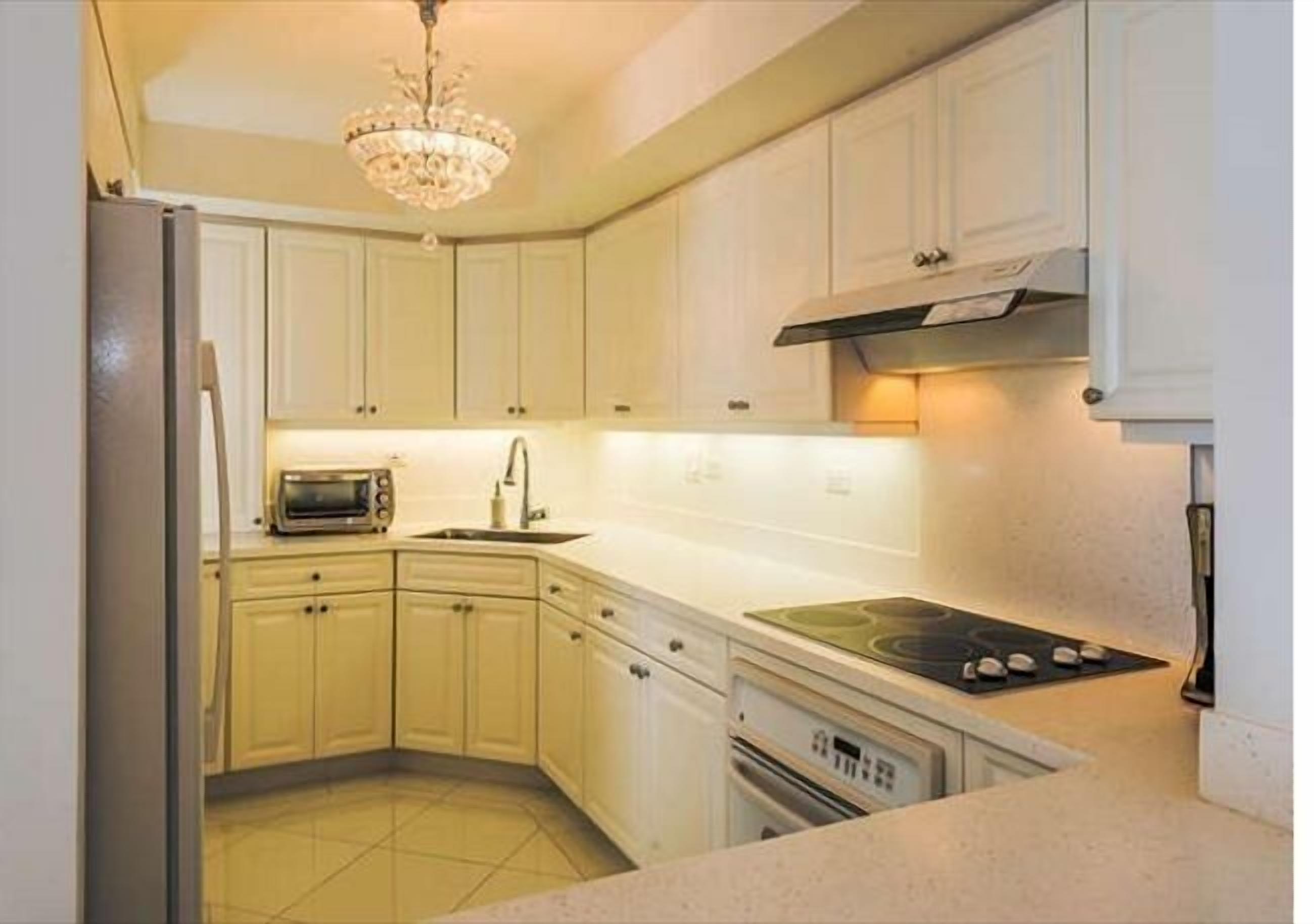 panoramic penthouse, 3 bedrooms, kitchen, ocean view (24261406) | private kitchen | full-sized fridge, microwave, oven, stovetop