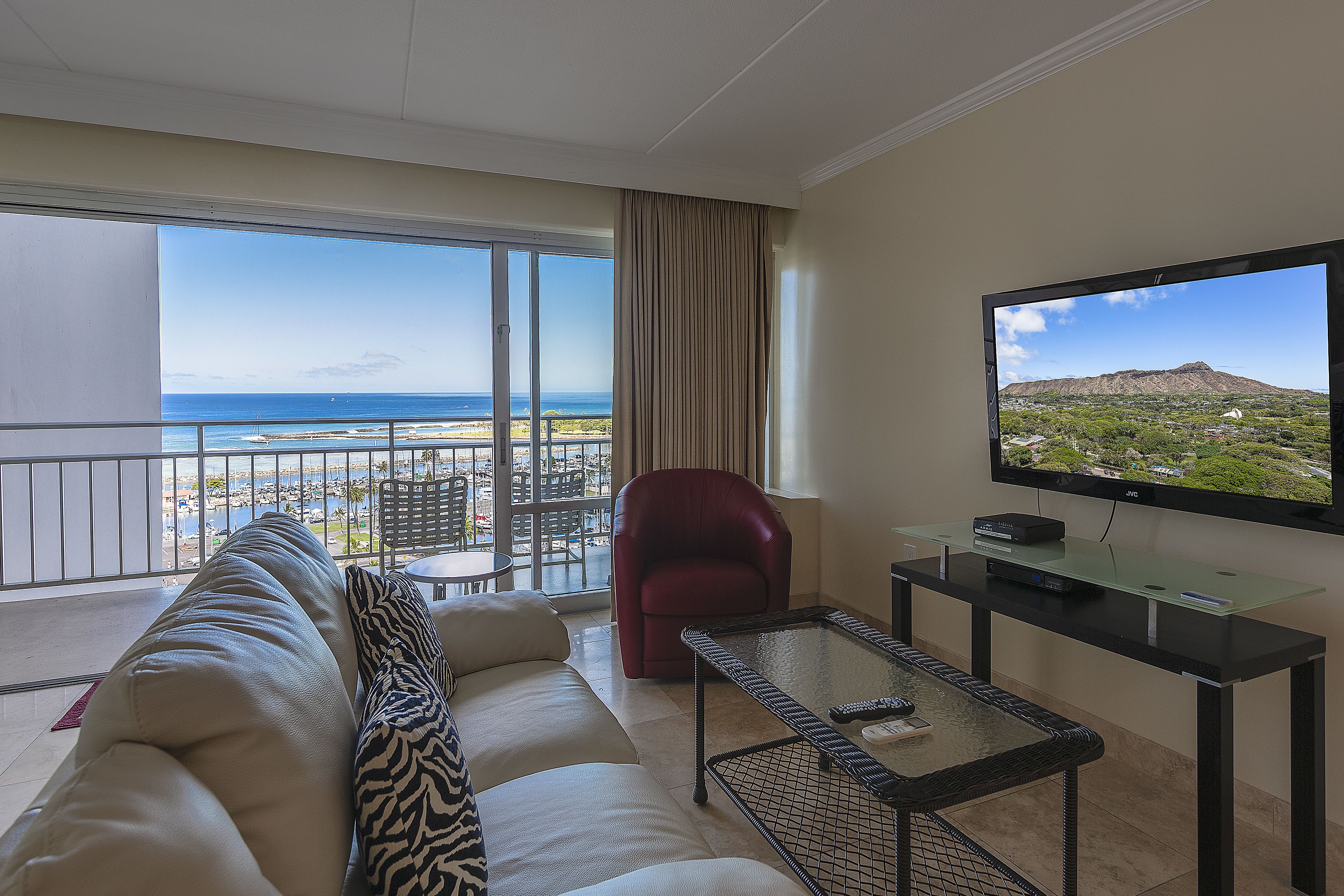 comfort room, 1 king bed, kitchen, ocean view (24261502) | individually decorated, individually furnished, desk, laptop workspace