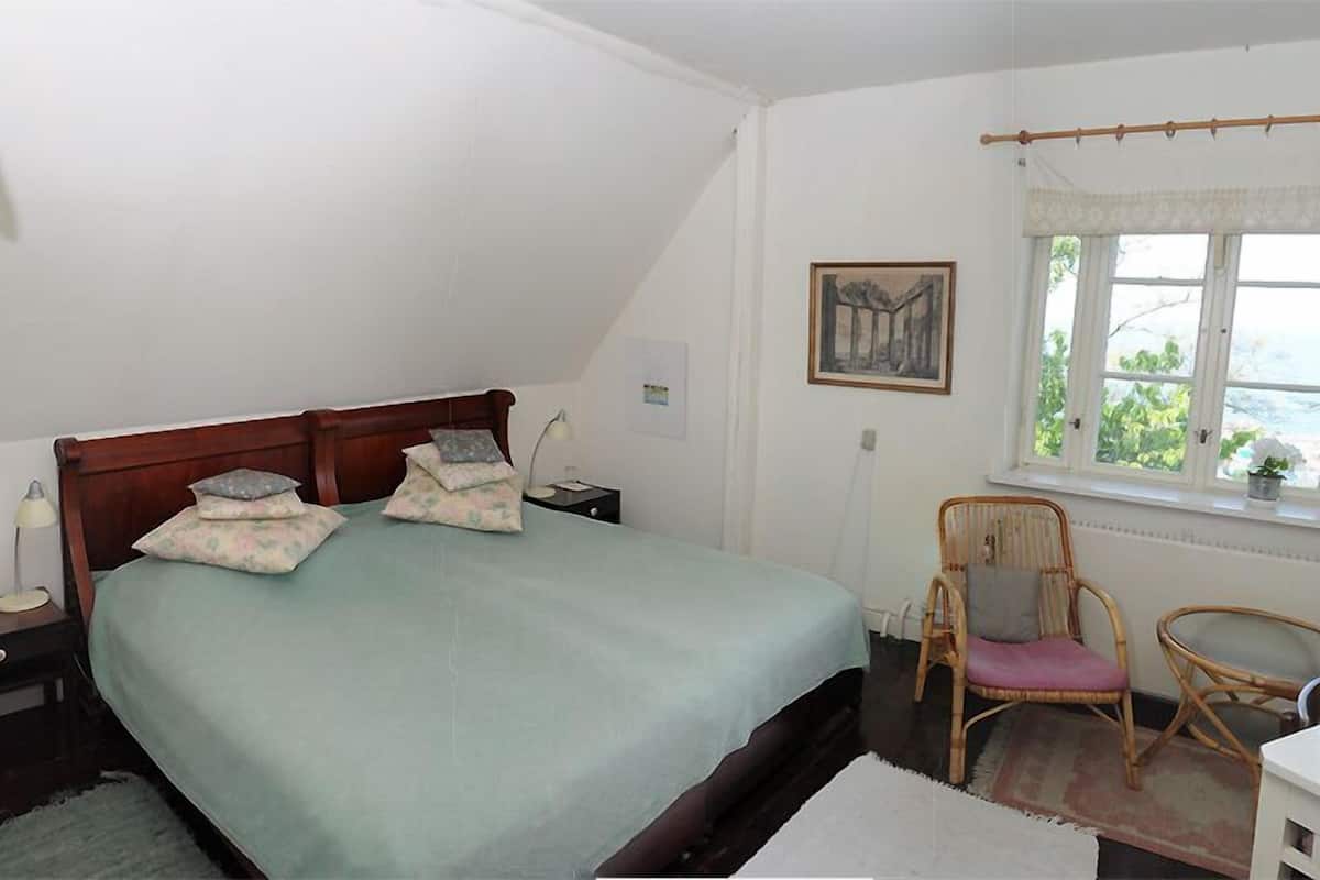 Individually decorated, iron/ironing board, free WiFi