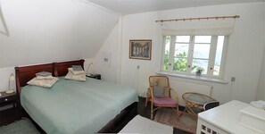 Individually decorated, iron/ironing board, free WiFi - Danchelshus (Allinge)