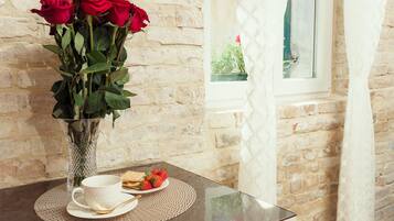 City Triple Room | Restauration dans la chambre