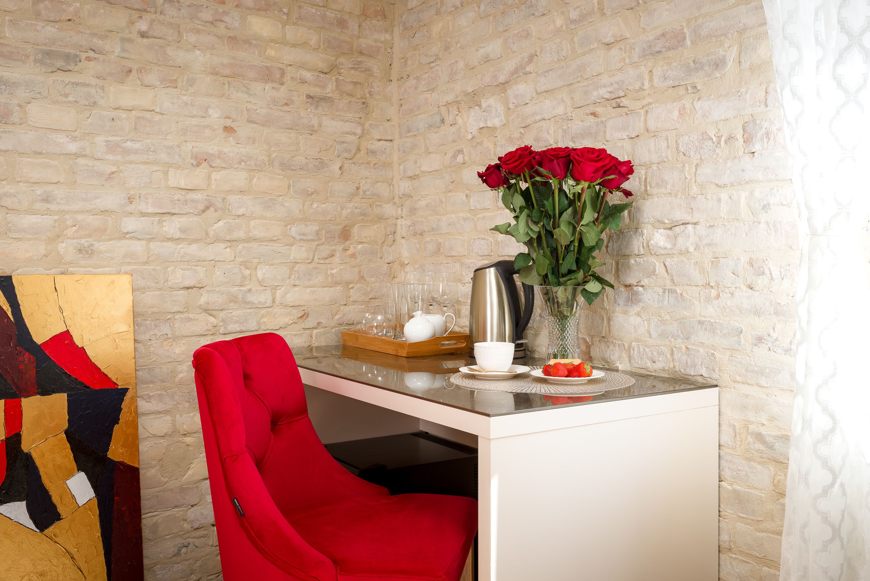 city triple room | living area | 140-cm flat-screen tv with cable channels, tv