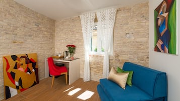 City Triple Room | 起居區 | 140-公分平面電視、有線頻道、電視