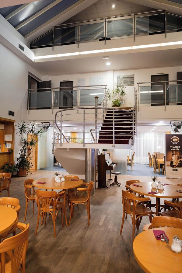 Interior entrance - Hotel Atrium (Vyskov)